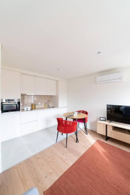 Apartment Pardal 1b - Luxury Studio In Alcantara With Parking Nearby *